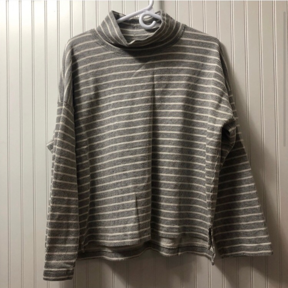 Turtle neck shirt